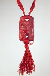 Hanger met satijnen afwerking en licht gepolijste reliëf door Lalique, ca. 1902